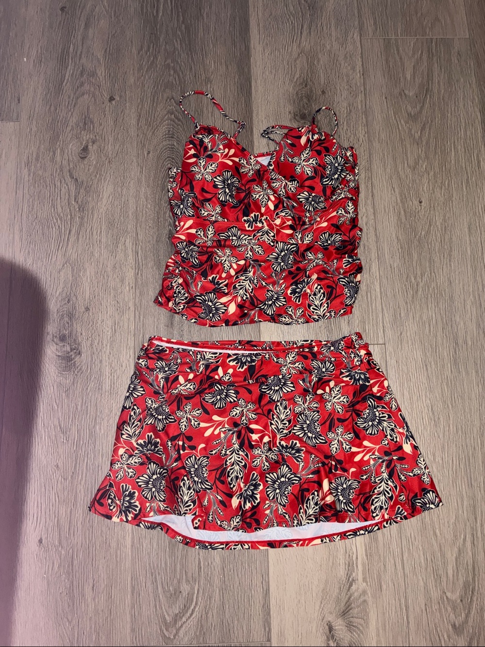 XL Red Floral Ruched Tankini Skirted 2 Piece Swimsuit NWOT - Picture 2 of 7